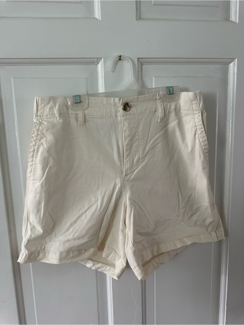 Old Navy Classic Women's Cream Khaki Shorts